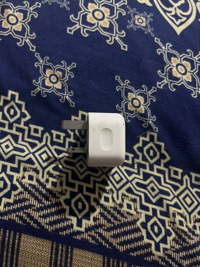APPLE ORGNAL CHARGER