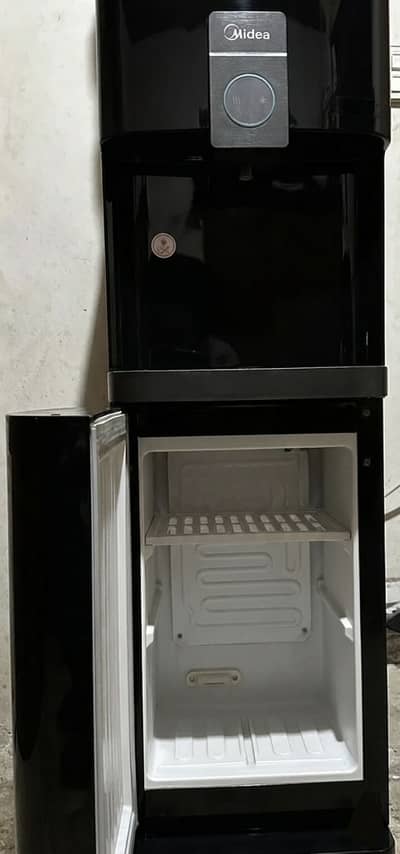 Water dispenser with fridge ( Midea )