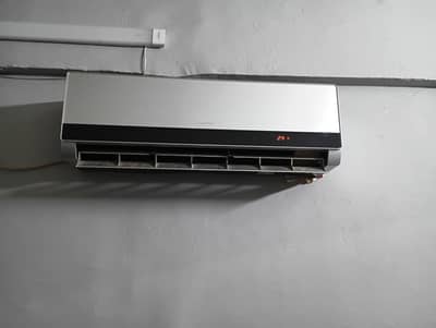 1.5 ton AC (Kenwood) in a very very good Condition.