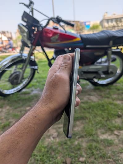 Infinix Hot 50i 6+6. /128 GB