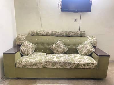 wooden sofa set 1 , 2 and 3 seater for sale urgently.