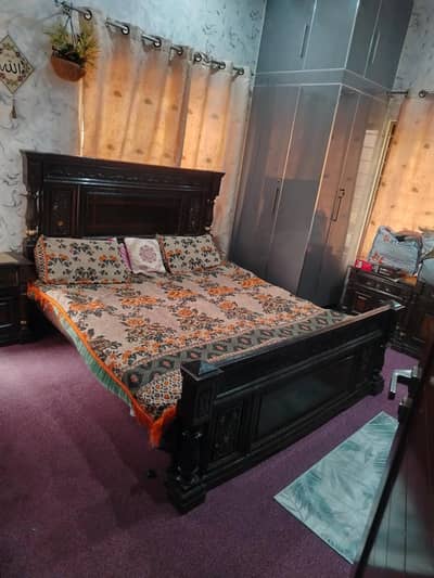 King Bed and Dressing & Table