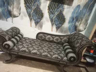 dewan sofa in black colore