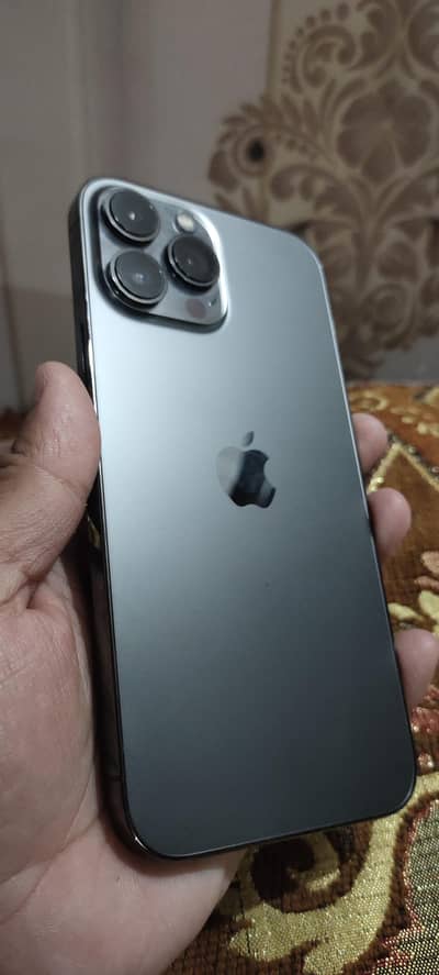 i phone 13 pro max 256gb battery buht achi ha  koi fault nai
