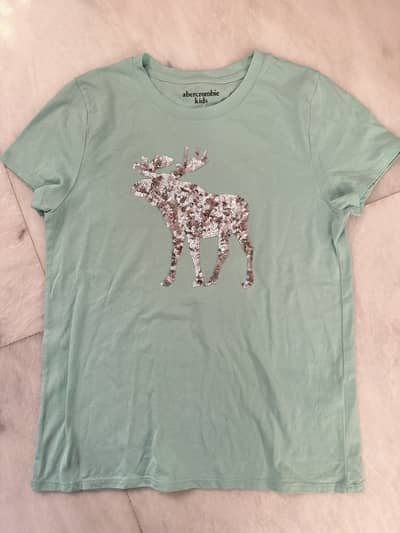 Love scarlet- medium and Abercrombie kids original ages 11-12