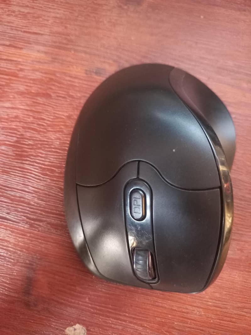 Wireless Vertical Ergonomic Mouse 1