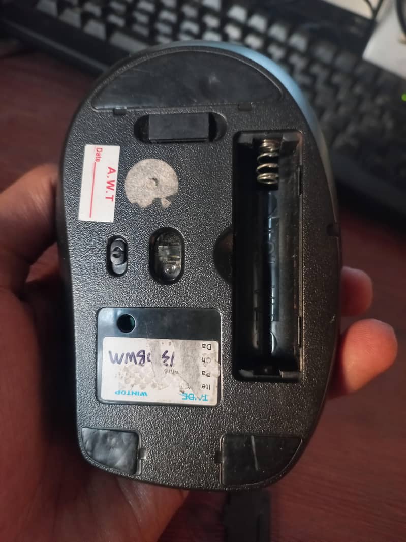 Wireless Vertical Ergonomic Mouse 4