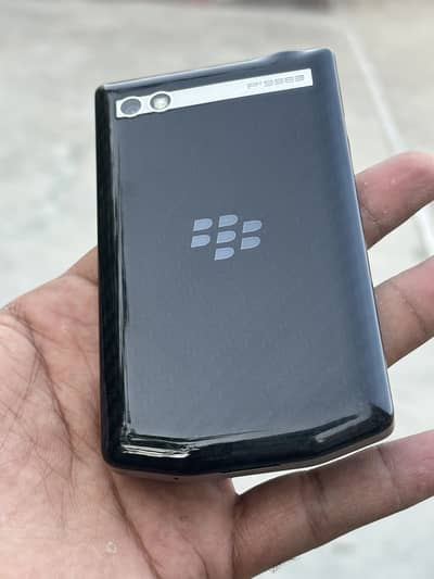BlackBerry Porsche Design P9983