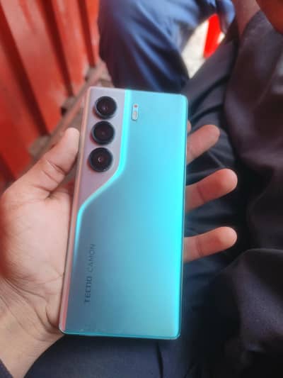 camon 40 pro 16 ram 256 GB
