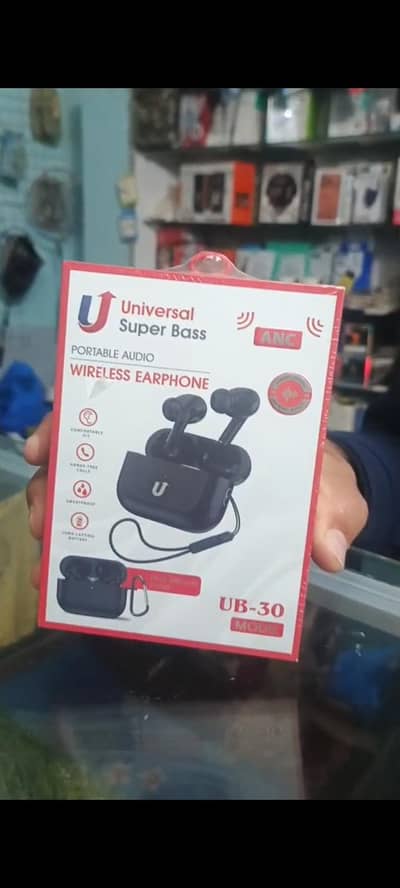 UB 30. Universal base earbuds