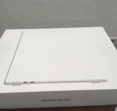 Apple MacBook Air M4 (13-inch) Silver 100% Battery 3 Cycles 9 Months W