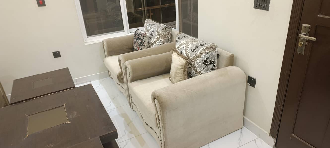 5 Seater Sofa set Solid wood like new 0