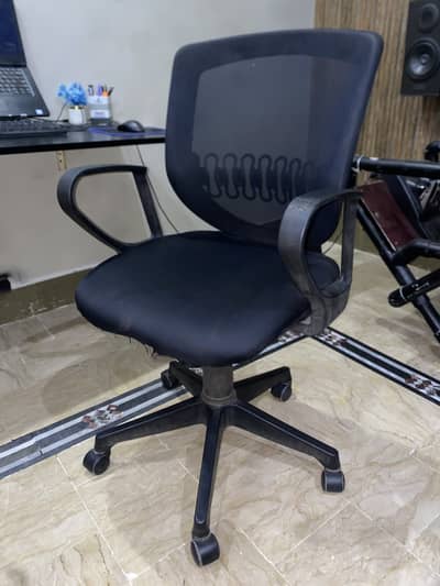 Adjustable Office Chair | Mesh Back | Smooth Wheels - Good condition