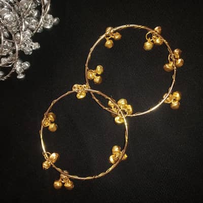 hand made kashmeri bangels . . . one piece 140. . 4 pieces 500.