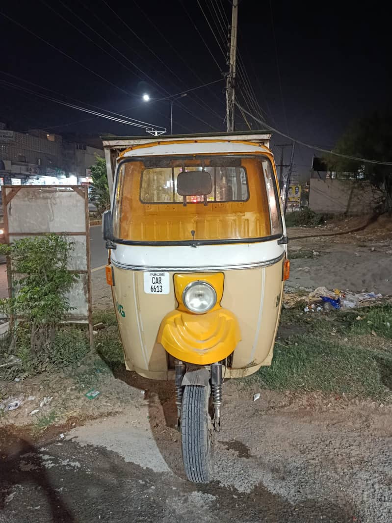 سیوا کا رکشہ ہے اور لوڈنگ کے لیے ہے سبزی بھی لگا سکتے ہیںں ب 0