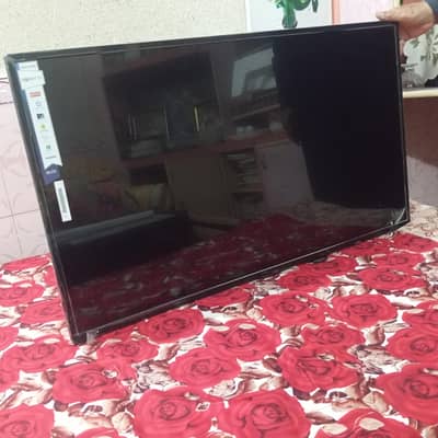 SAMSUNG 42" Full HD QLED SMART TV (2022)