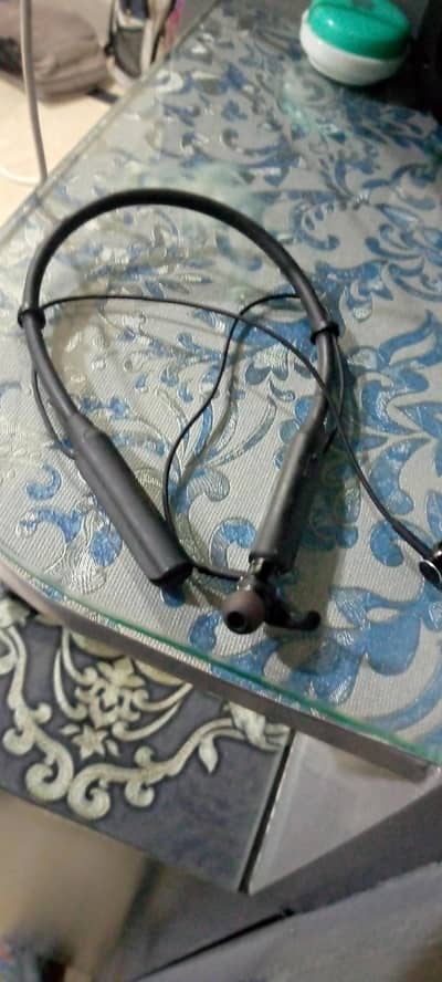 interlink ki orignal neck band  15din use ki hai