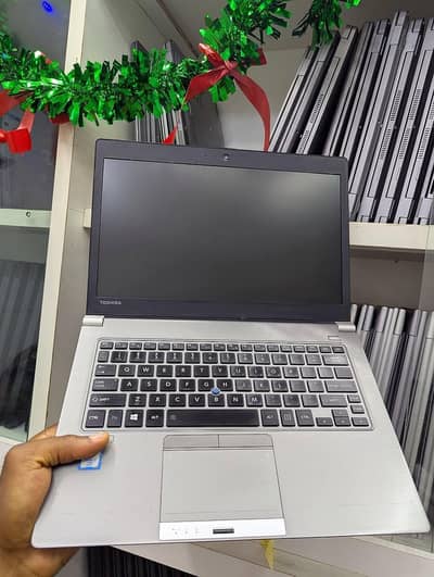 Toshiba portage z30c i5 6th generation 8GB ram 256 Anti clear Display