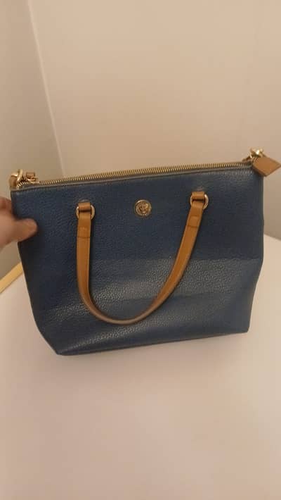 Ladies O Hand bag made in Italy original