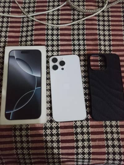 I phone 16 pro max. . wite titanium 256gb