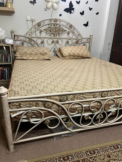 King Size Bed and Dressing + Mattress (USED)