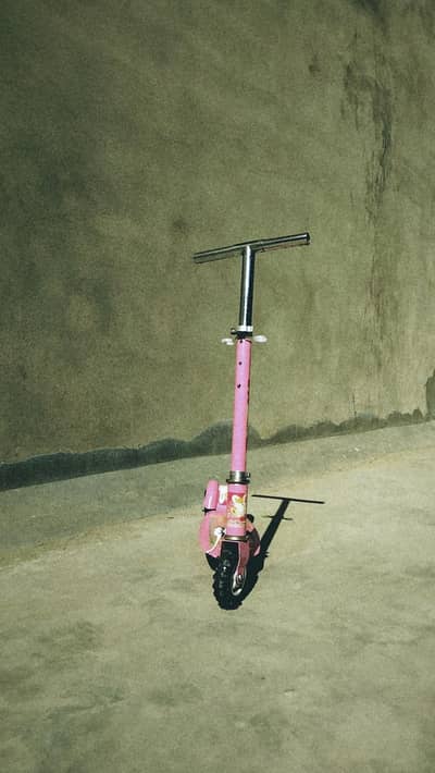 "Like New 3-Wheel Kids Scooter – Adjustable Height (Ages 5-10)"