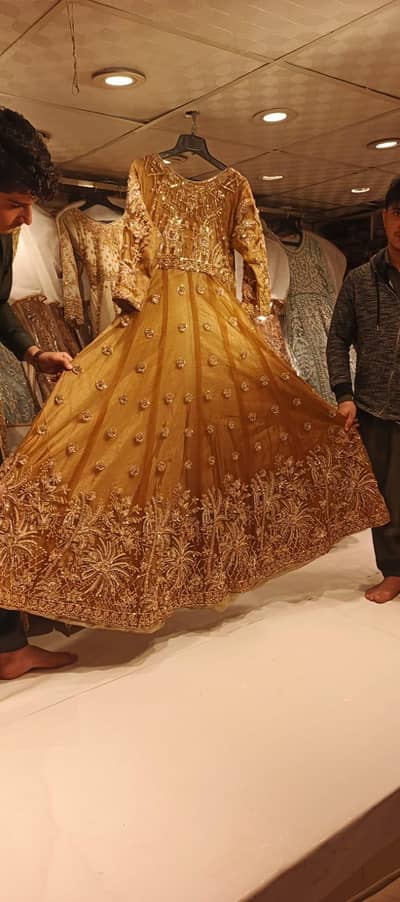 Colour brown. Size large. Maxi