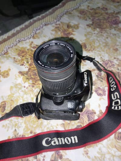 Canon EOS 60D DSLR Kit with Sigma 18-200mm Zoom Lens