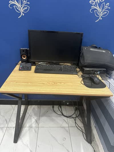 Computet table brand new wooden