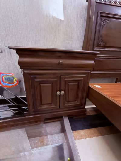 King size bed in solid wood with 2 side tables & dressing table