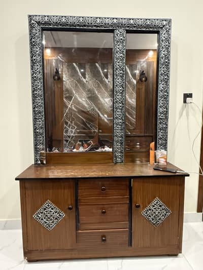 Dressing table 10/9