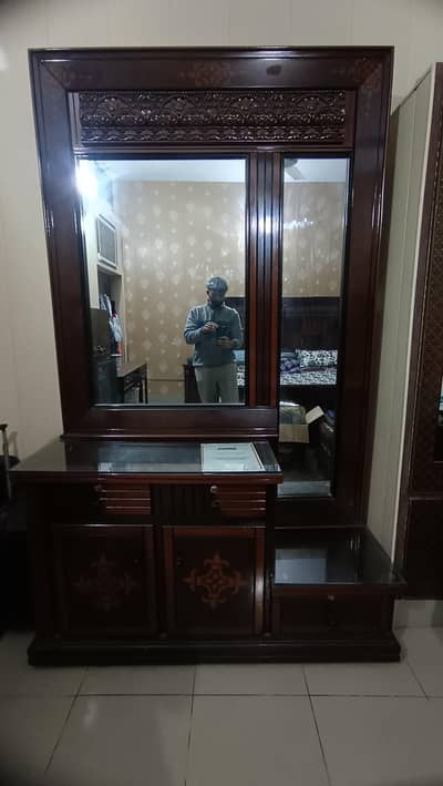 Wood Dressing Table