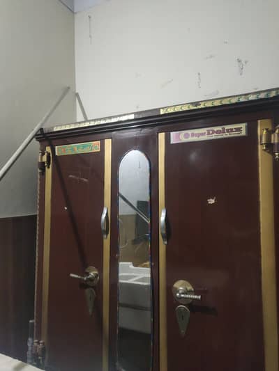 IRON ALMIRAH IN GOOD CONDITION