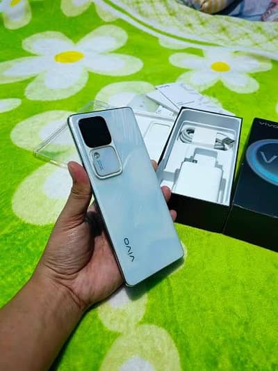 vivo v30 12 GB RAM 256 memory0328/3978/756