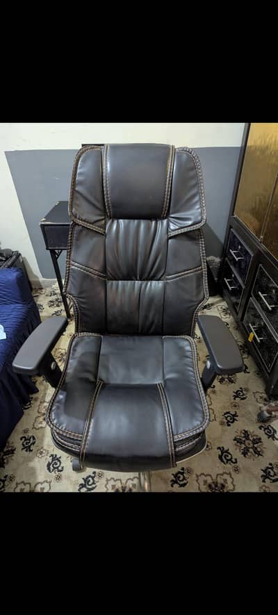 Office chair read ad