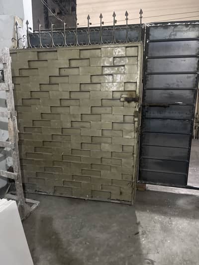 I am selling house main door