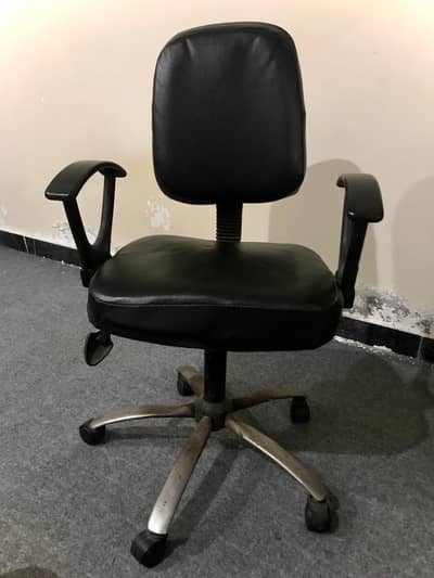 Executive Office Chair – Excellent Condition – Comfortable & Durable