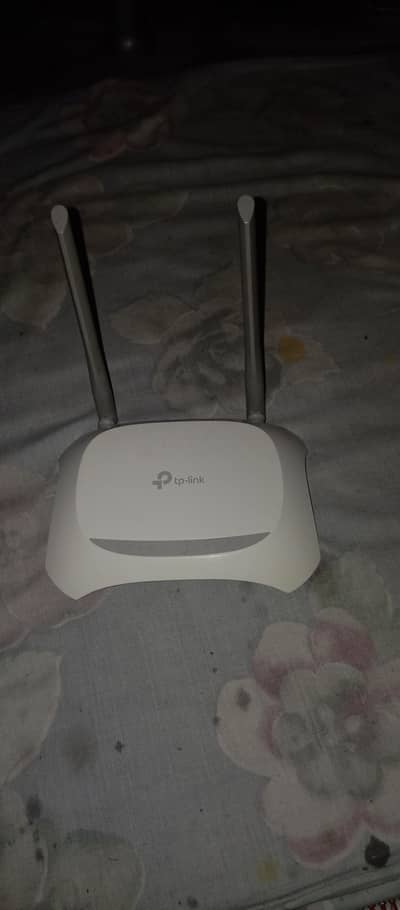 TP LINK ROUTER ALL OK JUST LIKE NEW CONDITION RANGE BOTH ACHI  300MBS