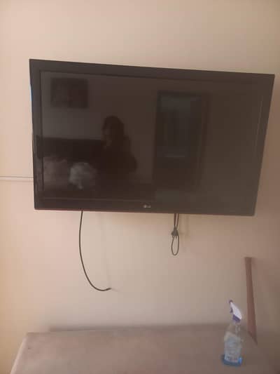 LG company LCD 5 year used