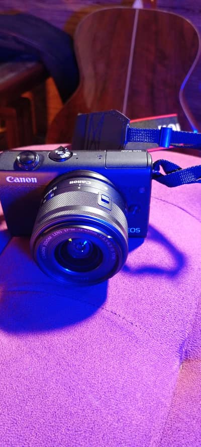 Canon M200 mirrorless DSLR Camera