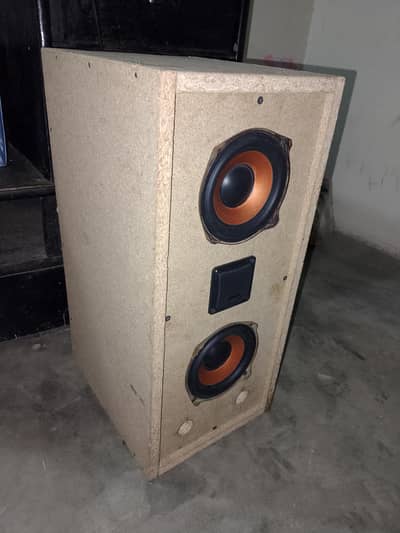  speakers boofer with zabardast sound quality