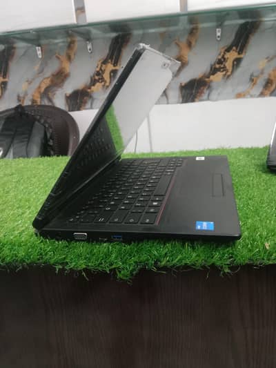 futijsu E5411 i5 11gen