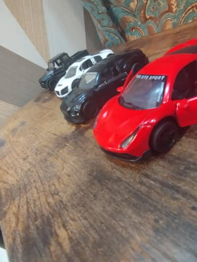 Black jeep, White Audi, Black Bentley Red Lamborghini