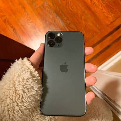 iPhone 11 Pro 256 GB with charger