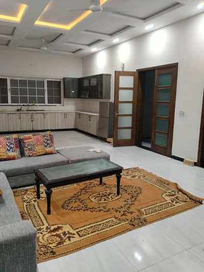 Room available for rent in E11 2 in portion