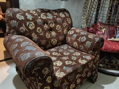 3+1 SEATER SOFA + SHOWCASE