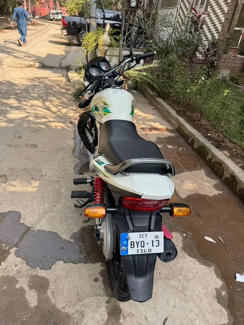 Honda CB125F 3