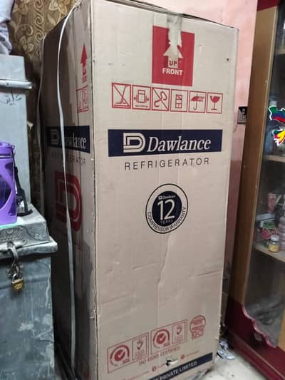 Dawlance ka frig hai bilkul new hai majbori mein sale kr rh h.