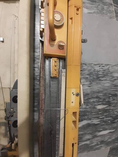 knitting machine in good condition.