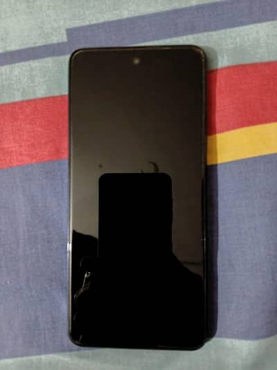 infinix hot 40i 16 / 256 GB .